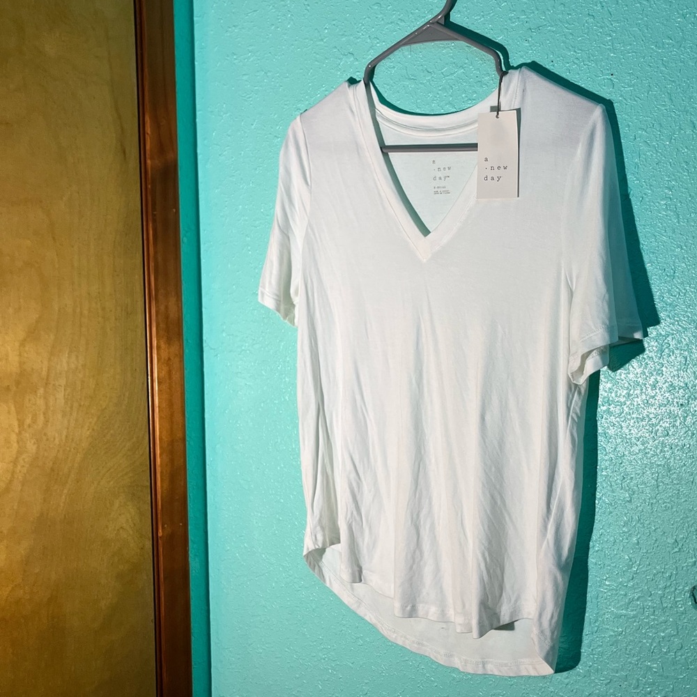 Women’s a new day Basic V-Neck Tee